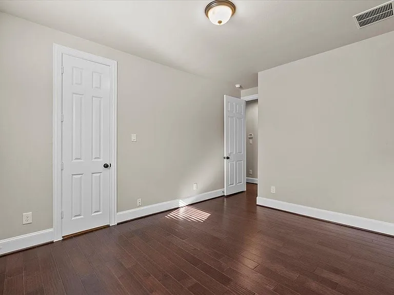 1117 Hancock Springs Ln — Photo 31