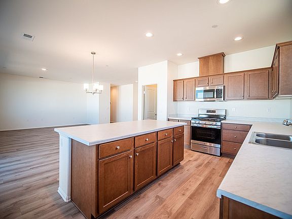 5th image of 143 Cutting Horse St