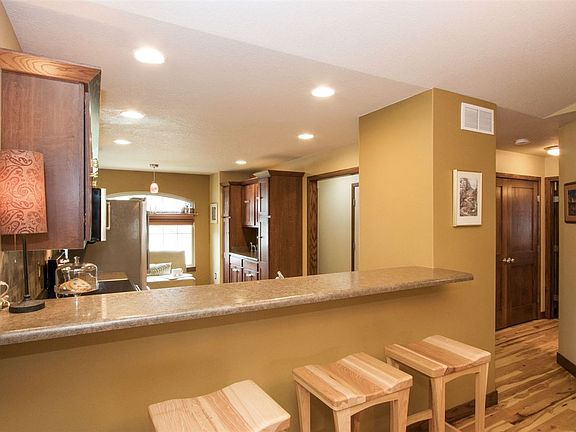 5th image of 271 Woodfield Dr