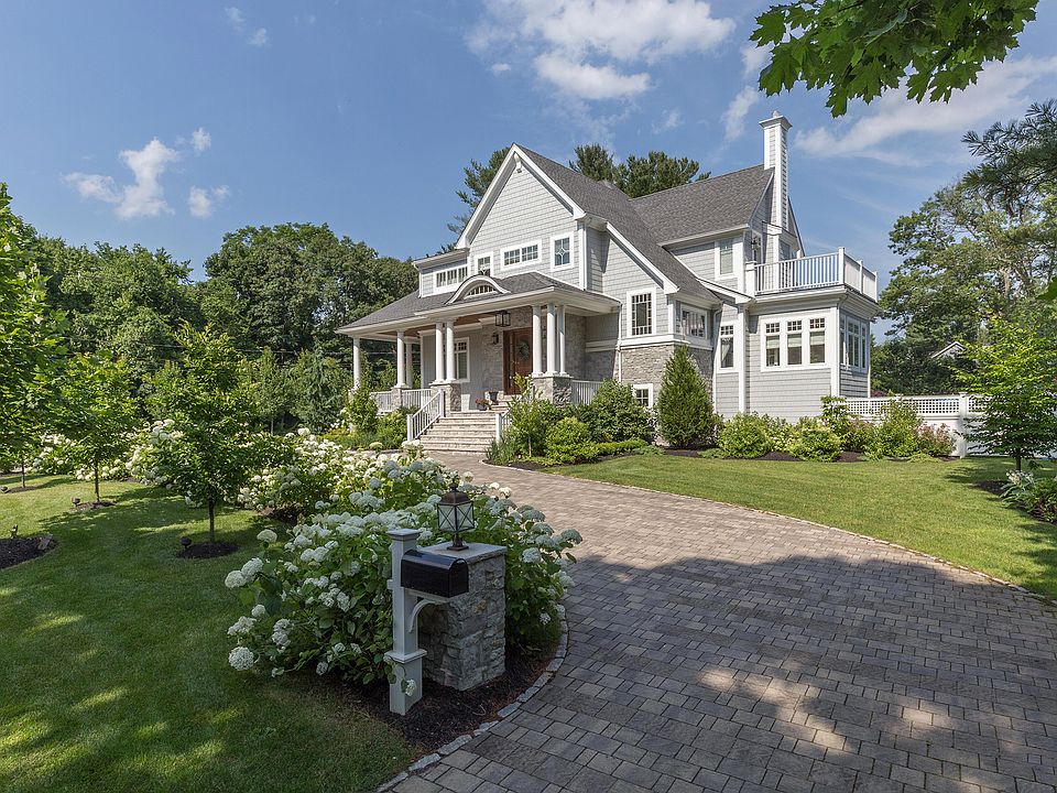 1st image of 365 Essex St