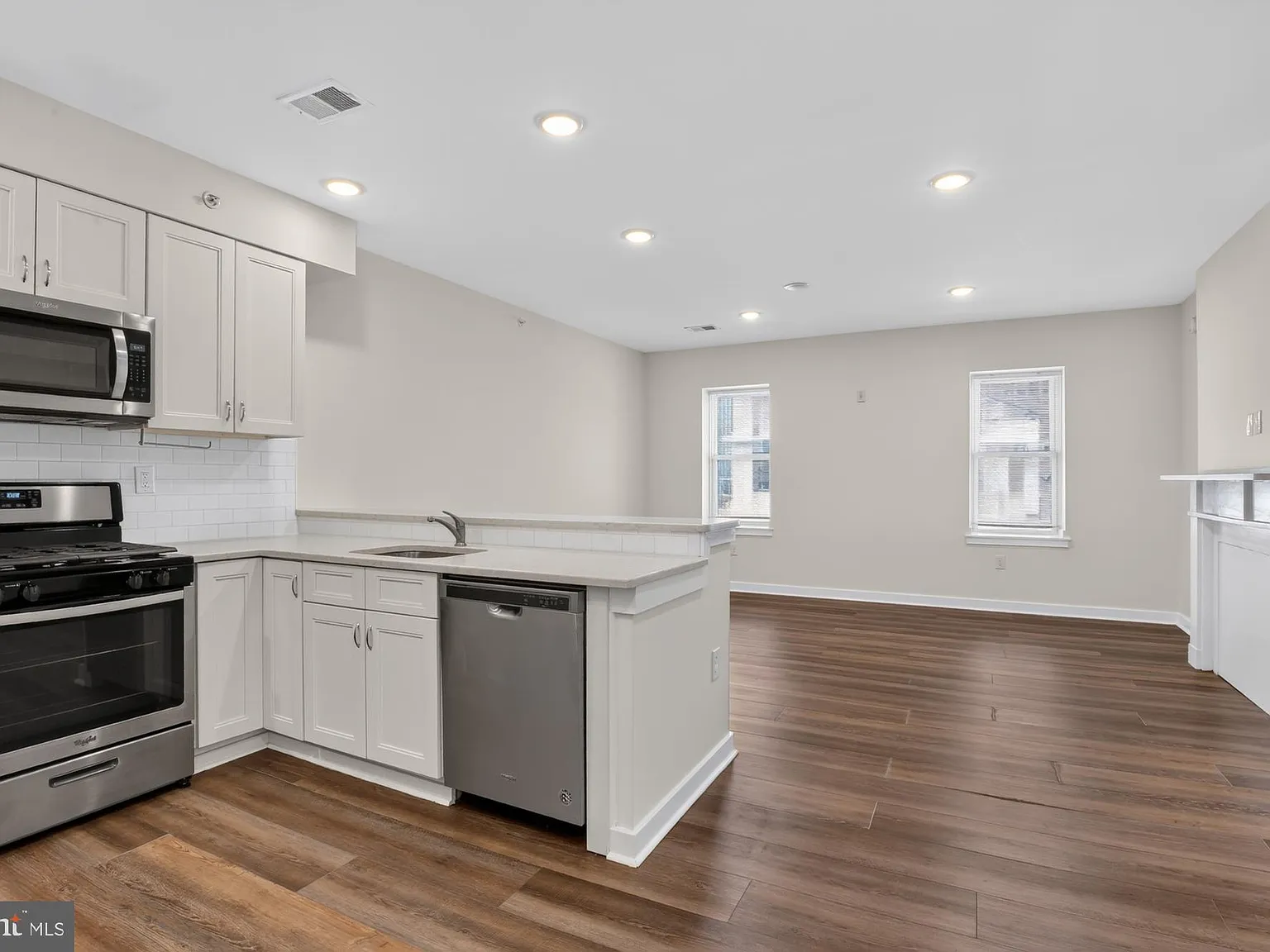 1 bed, 1.0 bath, 852 sqft, $1,950 — Photo 1