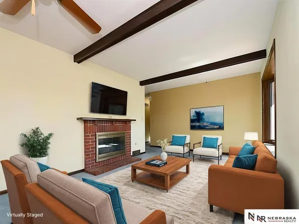 8421 Navajo Trl, Lincoln, NE 68520