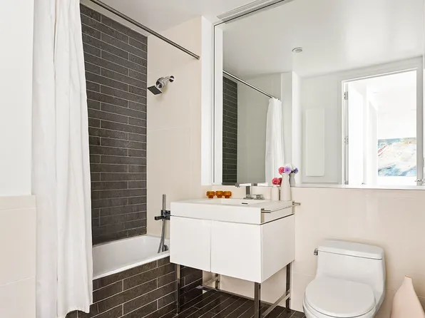 388 Bridge Street image 10 of 17