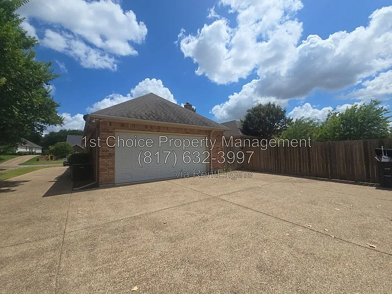 6376 Newport Ct — Photo 12