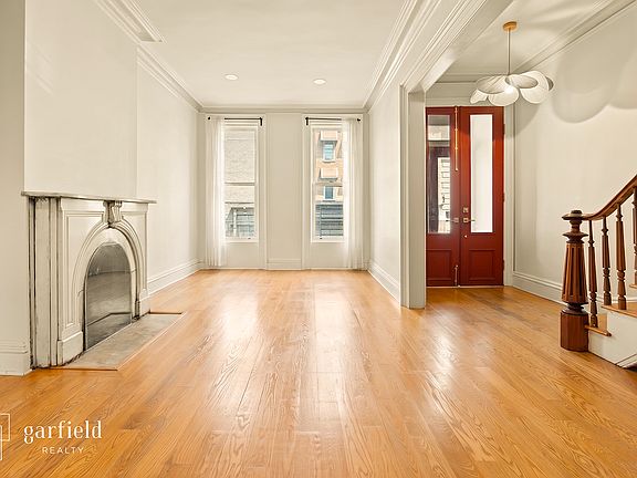 2nd image of 52 6th Ave #2
