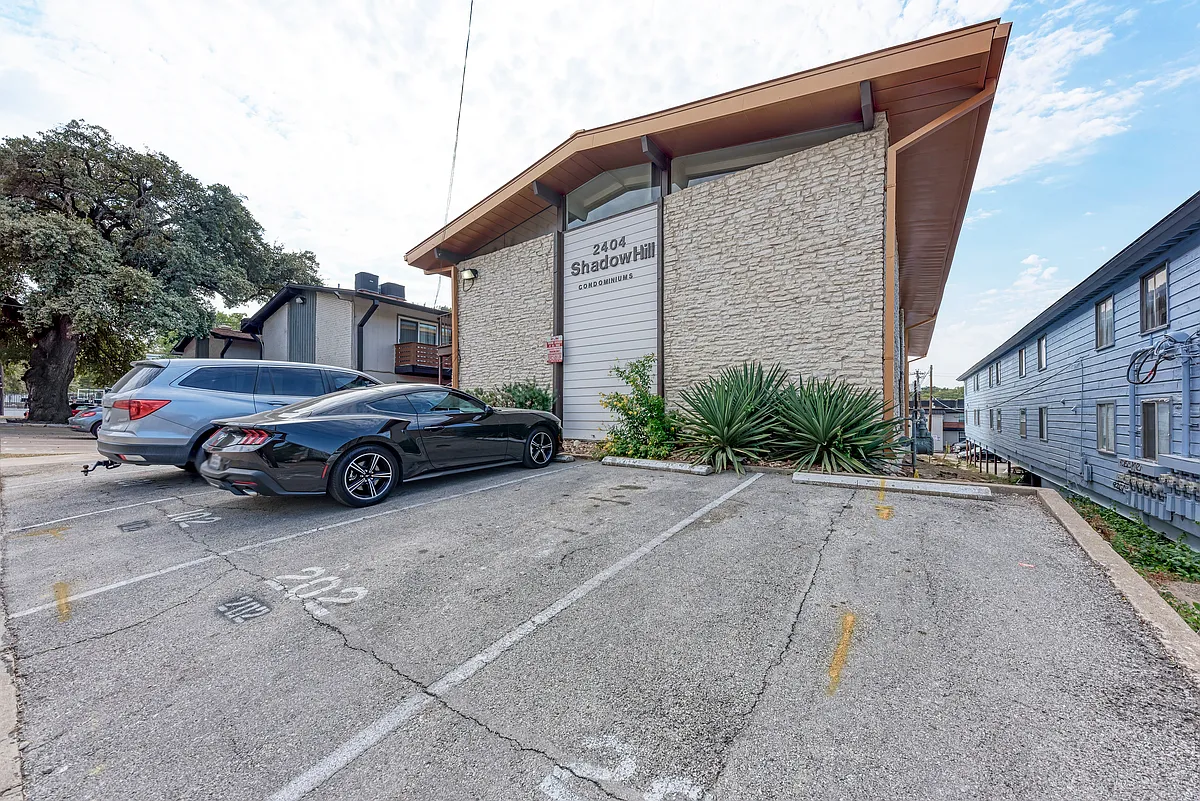 Building Photo - 2404 Longview St #101