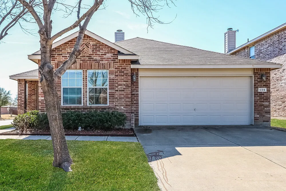 3 bed, 2.0 bath, 1556 sqft, $2,480 — Photo 1
