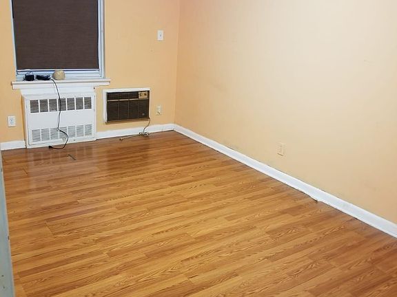 5th image of 2070 E 53rd Pl Floor 1