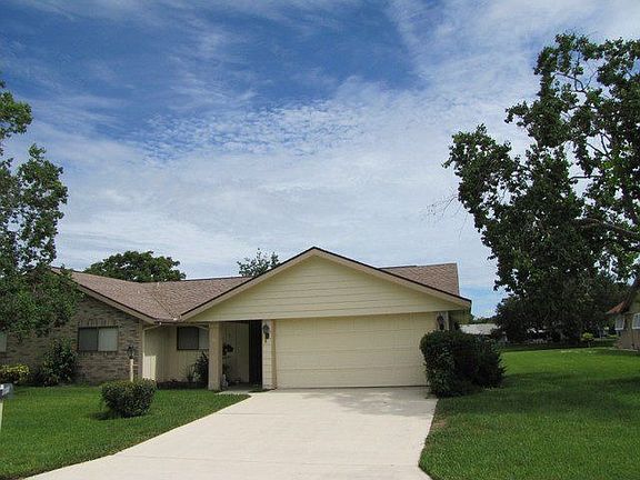 3rd image of 32 Lake Fairgreen Cir