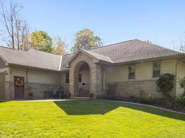 5387 Douglas Rd, Little Suamico, WI 54141