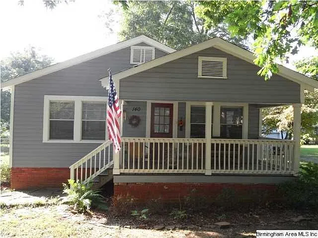 140 Baker Ave photo 1