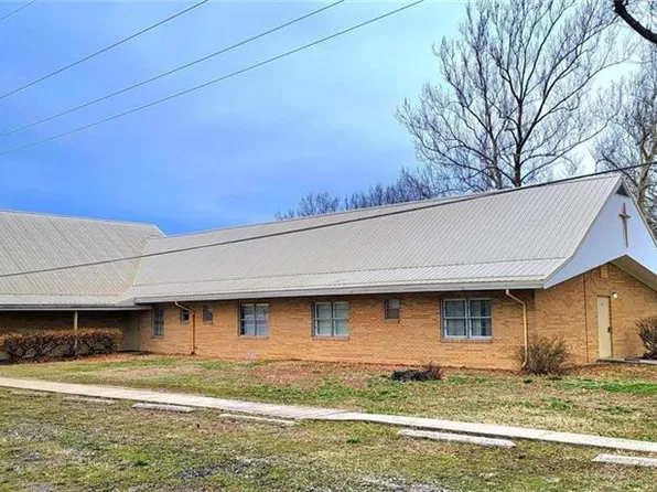 108 E 15th St, Pleasanton, KS 66075
