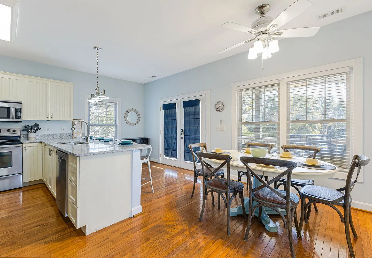 4 bed, 3.5 bath, 2240 sqft, $2,183 — Photo 2