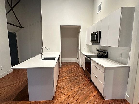 3rd image of 207 Gloucester St #201
