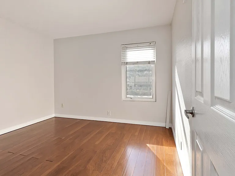 1160 E Washington Ave #3 — Photo 29