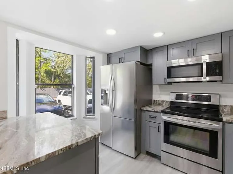 3517 Peeler Rd #17 — Photo 8