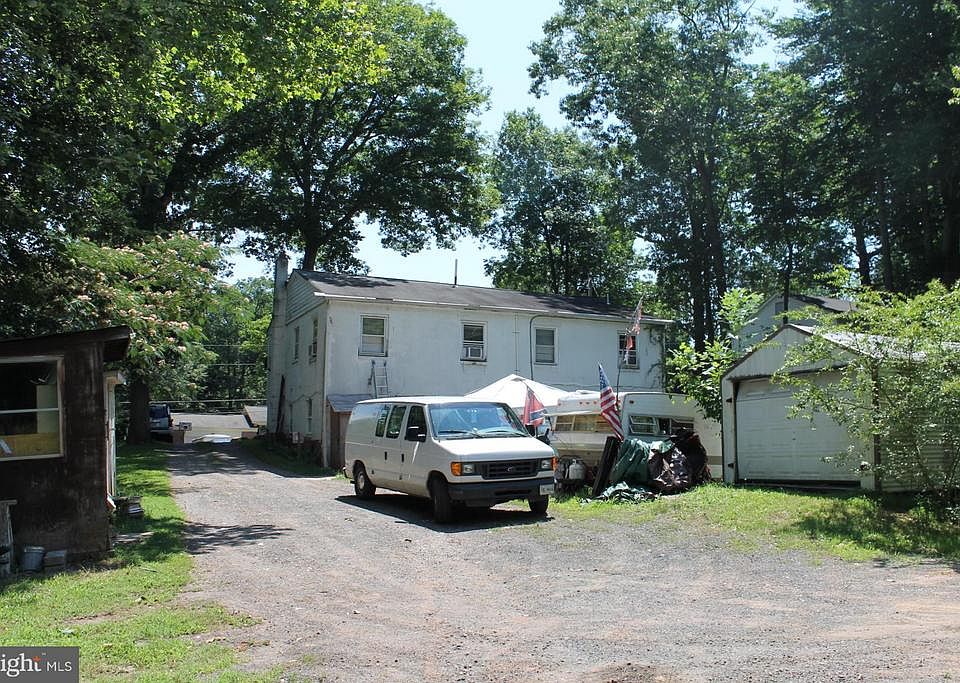 2nd image of 7818 Lake Dr