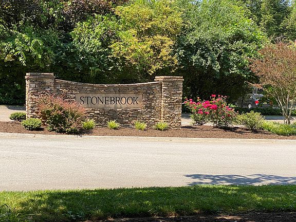Entrance to Stonebrook Drive from Robinson Road.