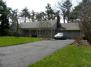 16 Azalea Ln, Somerset, NJ 08873