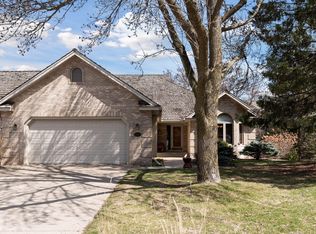 10447 Fawns Way, Eden Prairie, MN 55347