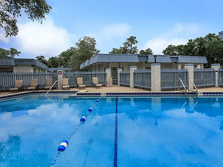 Rolling Hills Apartments — Photo 4