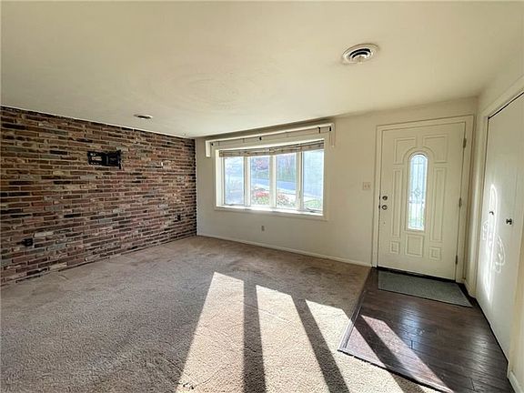 3rd image of 133 Franklin Dr
