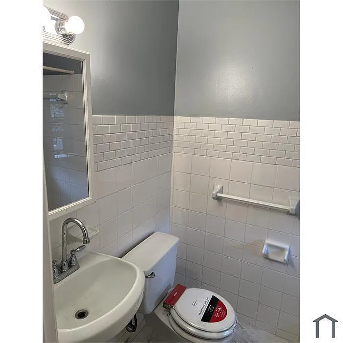 Unit Photo - 2046 Fort Davis St SE