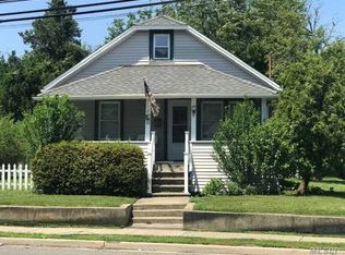 1821 Camp Ave, Merrick, NY 11566