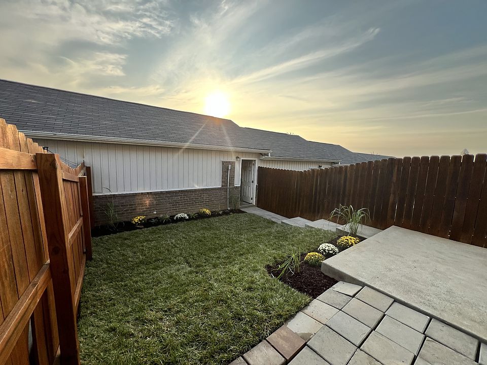 1st image of 1073 Henley Ln