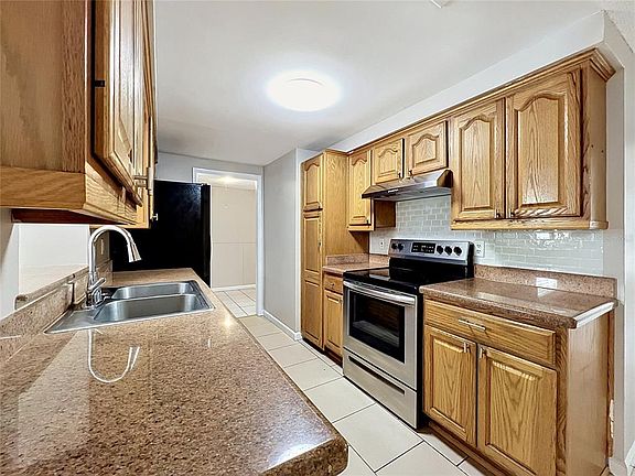 4th image of 808 Falkirk Ave