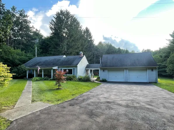 8874 Lansing Ave, Rives Junction, MI 49277