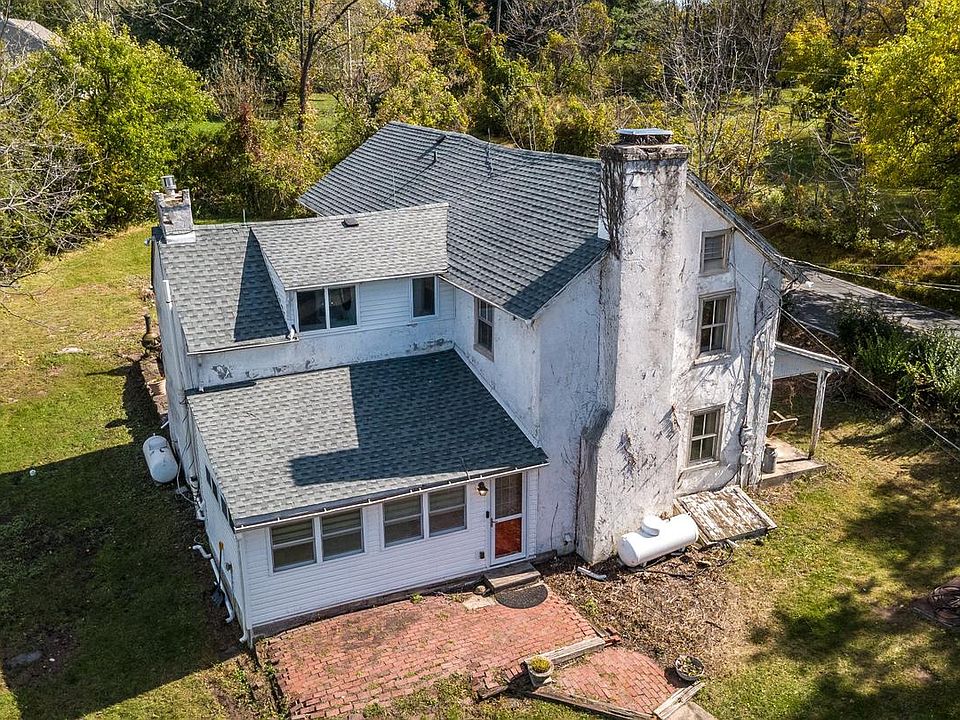 1st image of 907 Church Rd