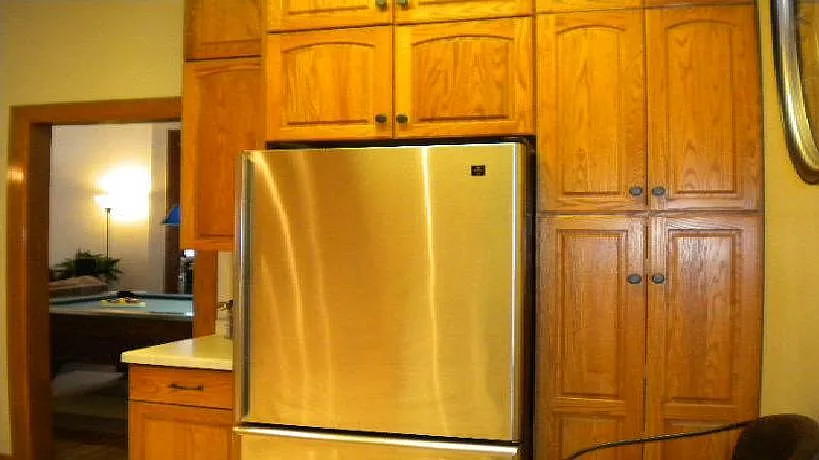 8 bed, 4000 sqft, $5,750 — Photo 4