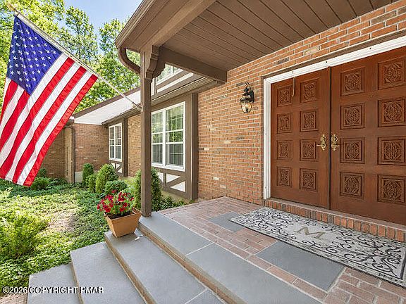 2nd image of 5333 Hickory Cir