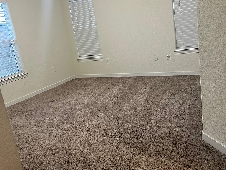 1031 Beymer Loop — Photo 3