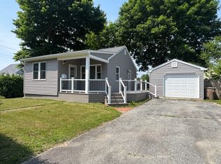 14 N Washington Ave E, Niantic, CT 06357