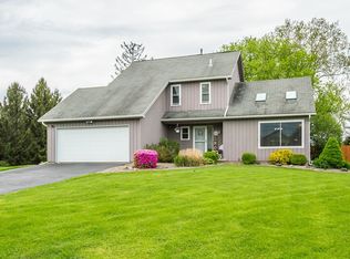 674 Whispering Pines Cir, Rochester, NY 14612