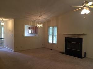 5th image of 1627 The Oaks St