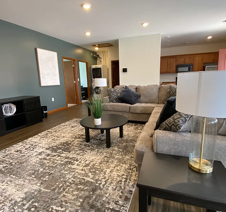 941 W 3rd St #2-4
