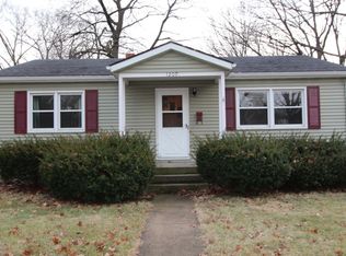 1209 W Grove St, Bloomington, IL 61701