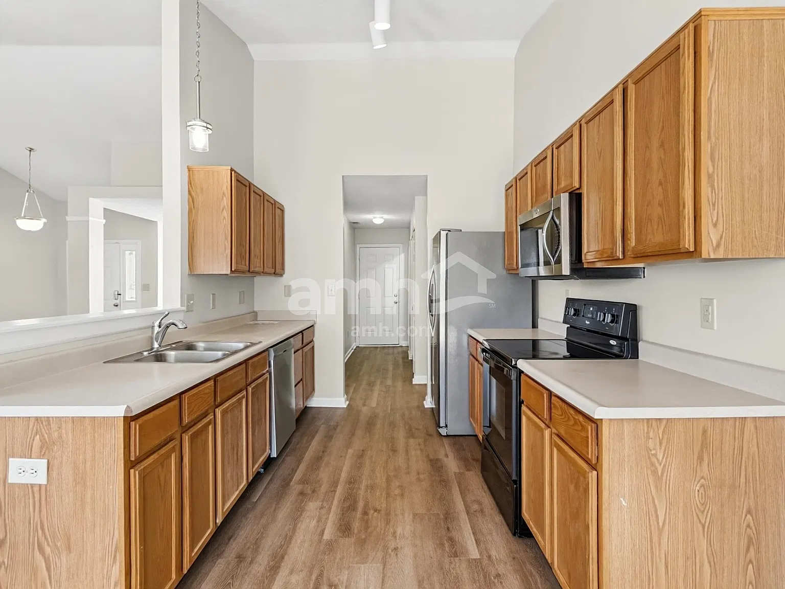 3 bed, 2.0 bath, 2109 sqft, $2,320 — Photo 4