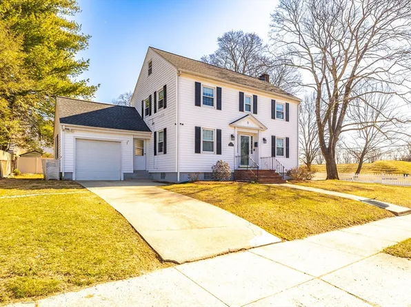 247 Beacon St, Lowell, MA 01850