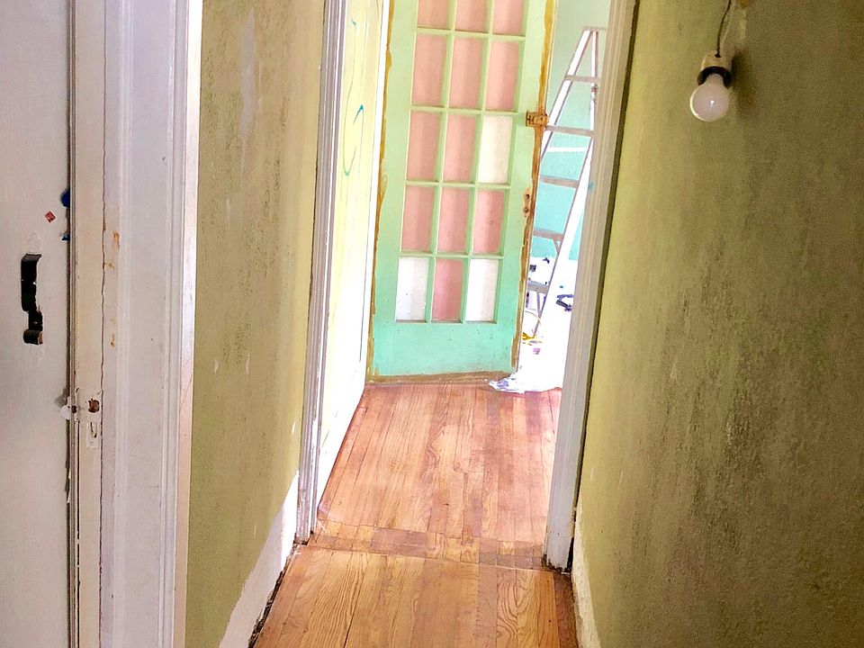 2nd image of 11 Woodcrest Ave