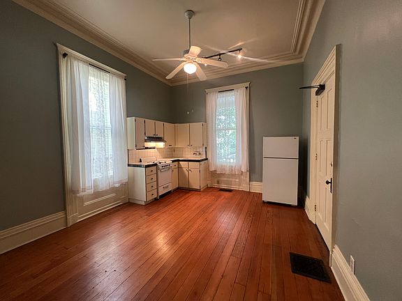 Kitchen w/Gas Range