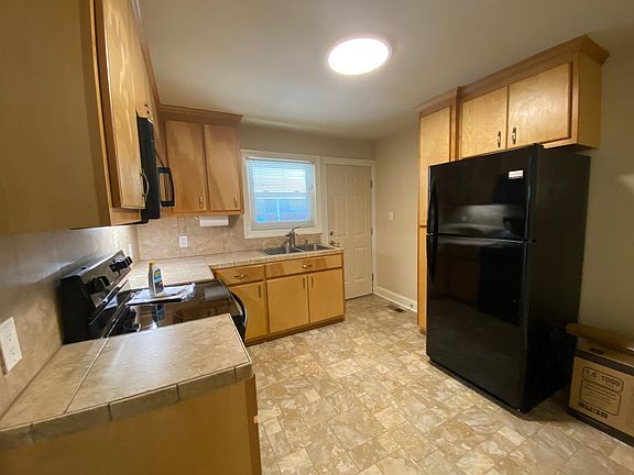 4th image of 109 Dykeson Ave