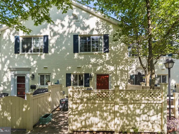 5272 Maris Ave, Alexandria, VA 22304