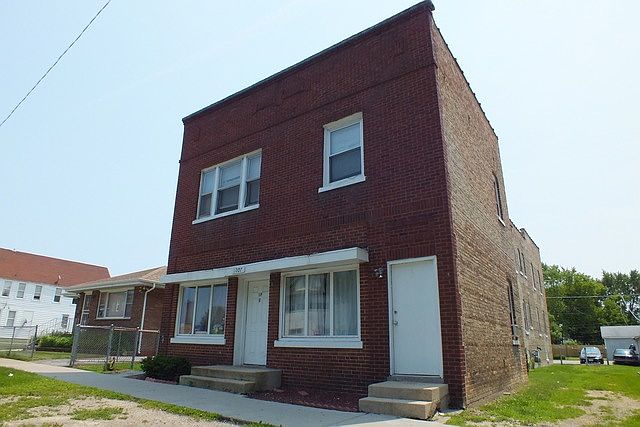1st image of 1007 8th St APT 1R