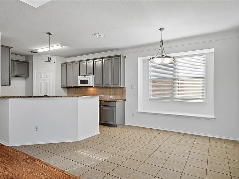 4401 Caledonia Creek Ln — Photo 10