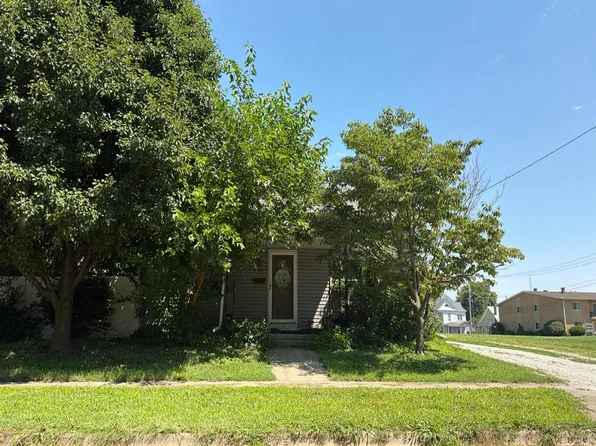 415 E Franklin St, Taylorville, IL 62568