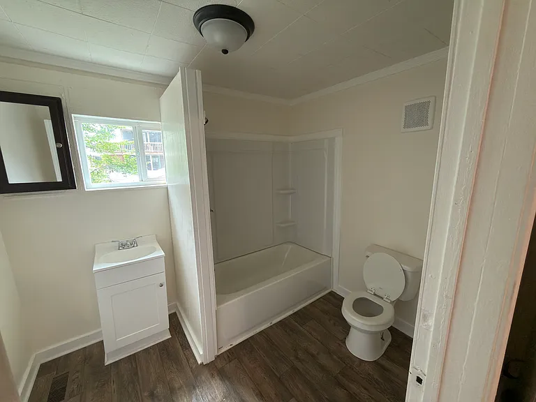 1623 Jones St — Photo 9